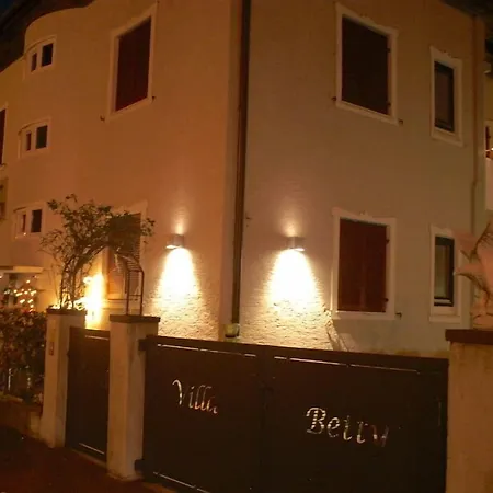 Bed & Breakfast Garni Betty 3*